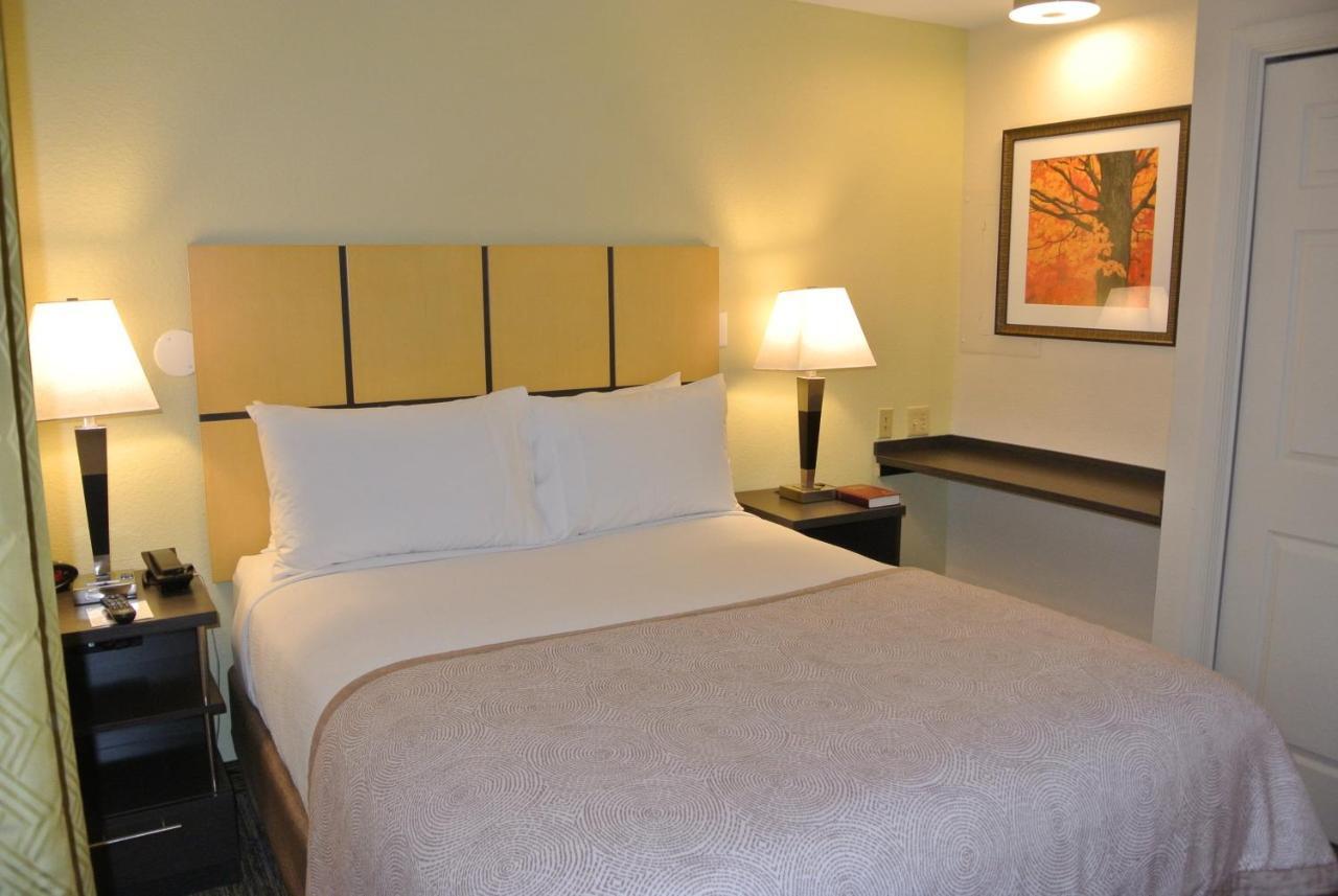 Candlewood Suites Washington-Fairfax By Ihg Eksteriør billede