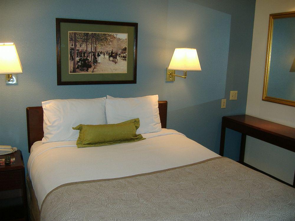 Candlewood Suites Washington-Fairfax By Ihg Eksteriør billede