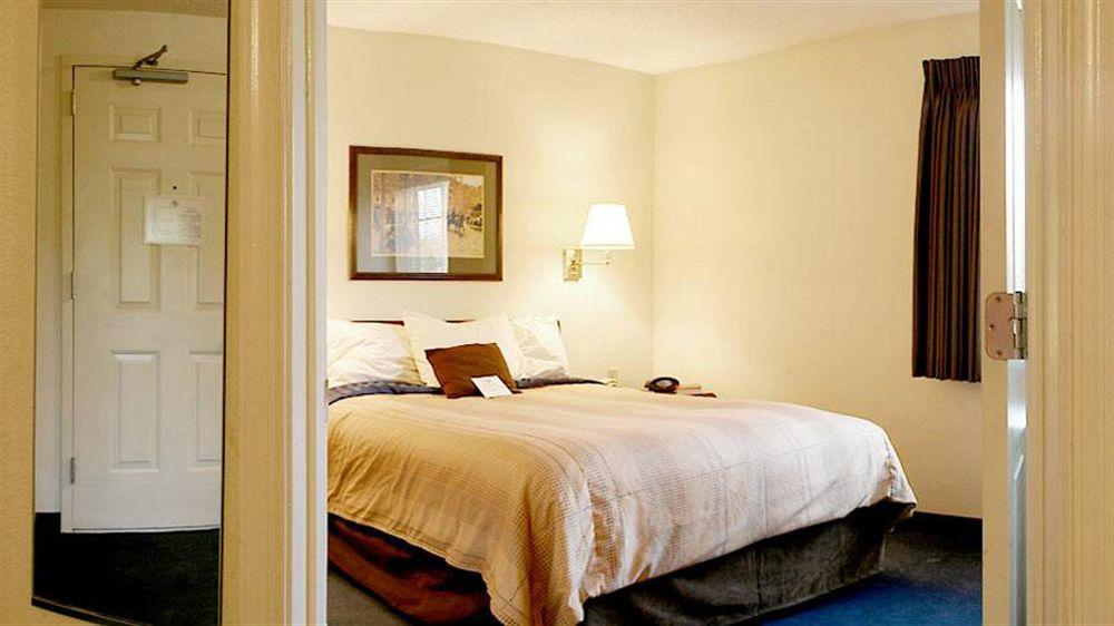 Candlewood Suites Washington-Fairfax By Ihg Eksteriør billede